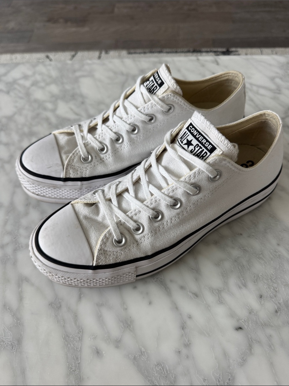 🌼Converse🌼 White Low Top Platform Chuck Taylor Sneakers, Size 9 - Picture 3 of 12